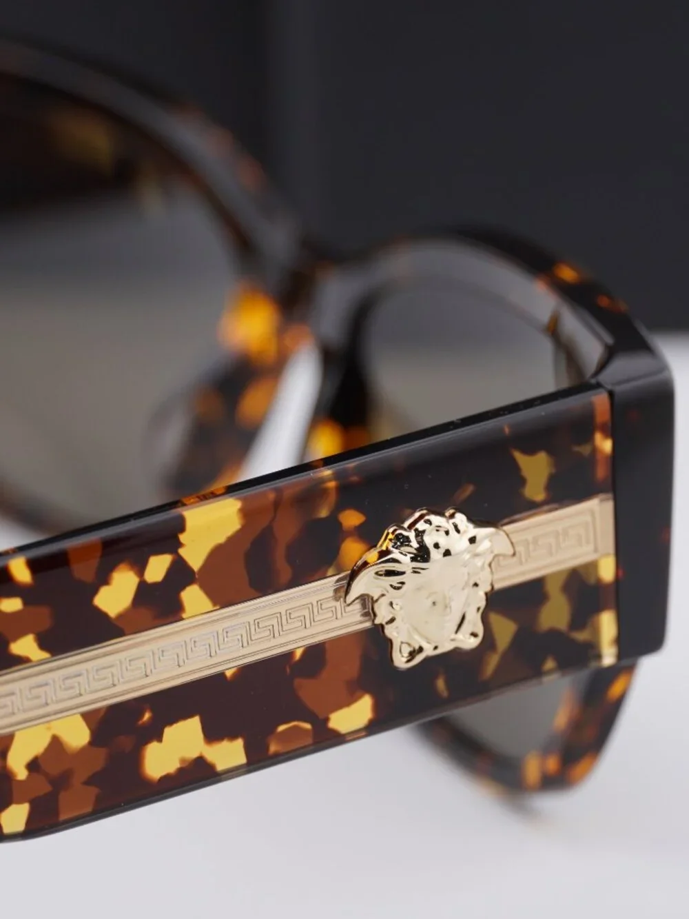 Versace model ve4509u